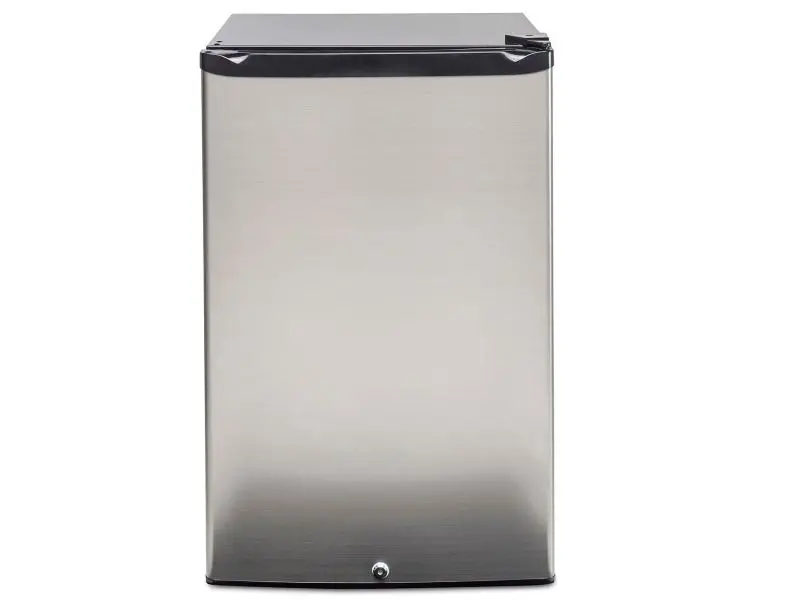 Blaze 20" Outdoor Refrigerator With Locking Solid Door 1