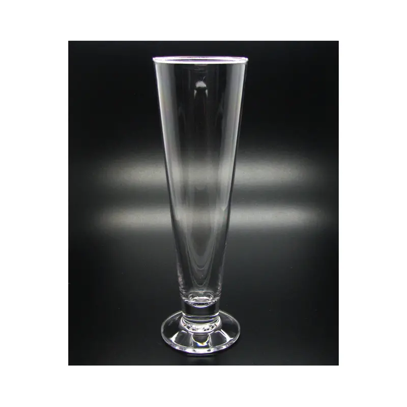 Clear Polycarbonate Decanter With Pouring Lip 1