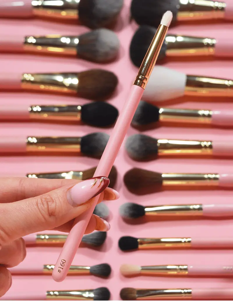 Dome-Shaped Blending Brush #160 For Effortless Blending 1