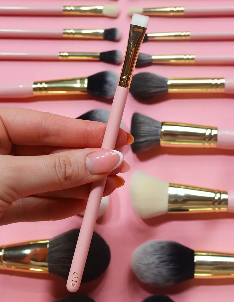 Flat Liner Brush For Cream Or Powder Eyeliner Control 1