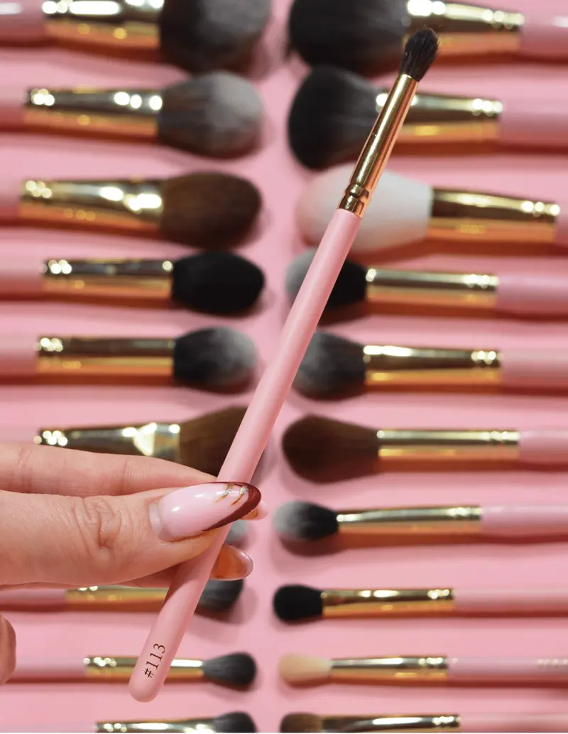 Fluffy Blending Brush #113 For Airy, Natural Finish 1