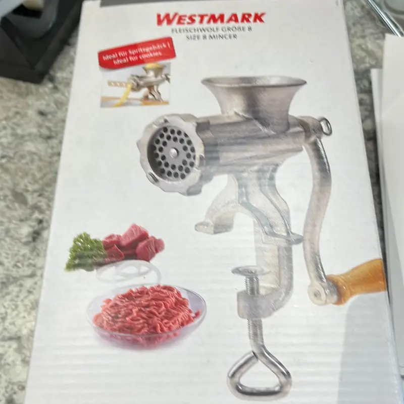 Heavy-Duty Size 8 Meat Grinder 1