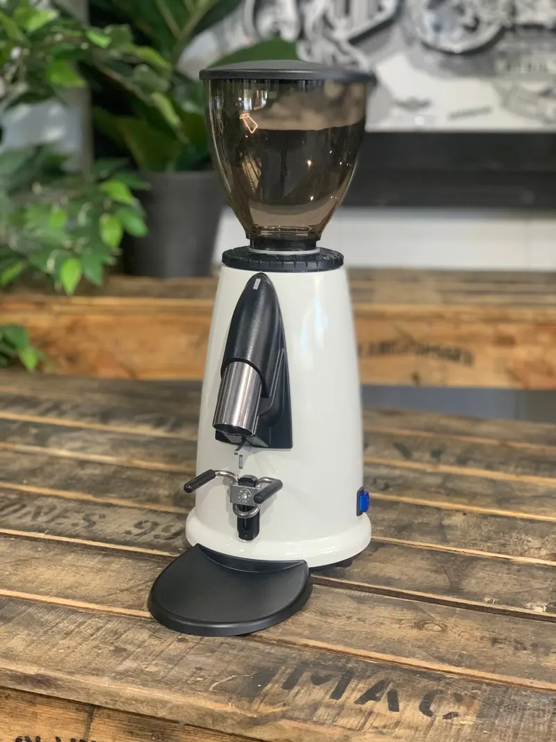 Macap M2M Manual On-Demand Espresso Grinder – White Housing 1