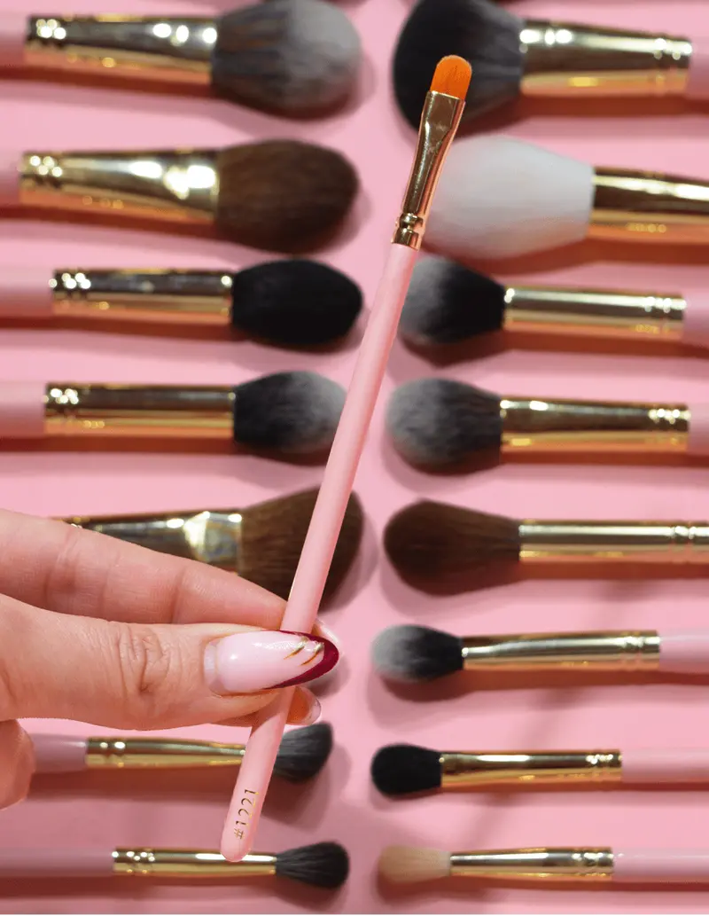 Mini Blending Brush #1221 For Detailed Eye Work 1