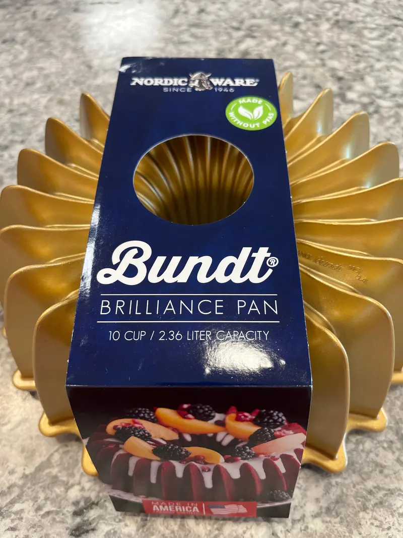 Nonstick Brilliance Bundt Cake Pan – 10-Cup Capacity 1