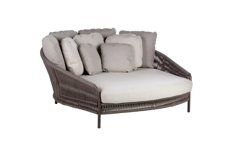 Point Woven Round Sunbed – Premium Outdoor Seating 1