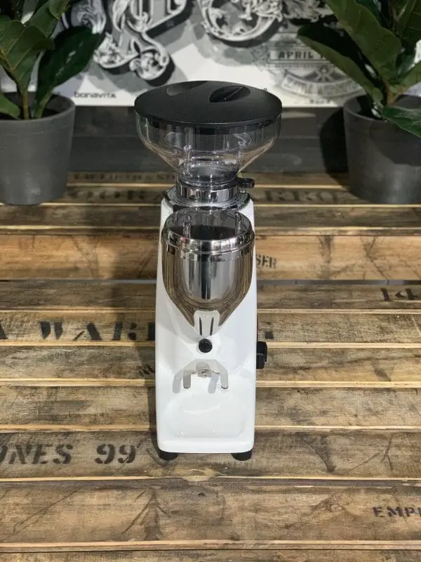 Quamar Q50 Push-Button Grinder – Gloss White Finish (New) 1