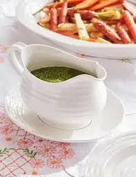 Sophie Conran Porcelain Gravy Boat With Stand 1